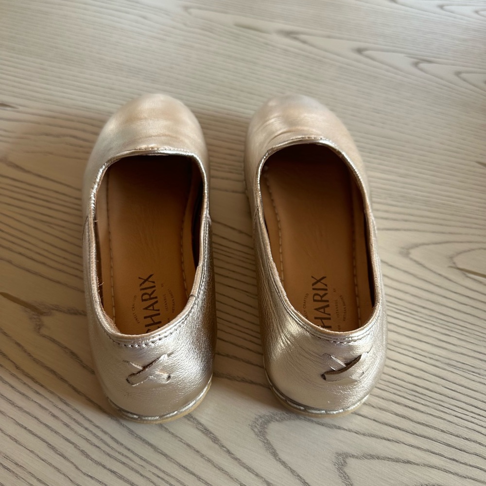 Charon Artisan women’s shoes Gold, size 38.